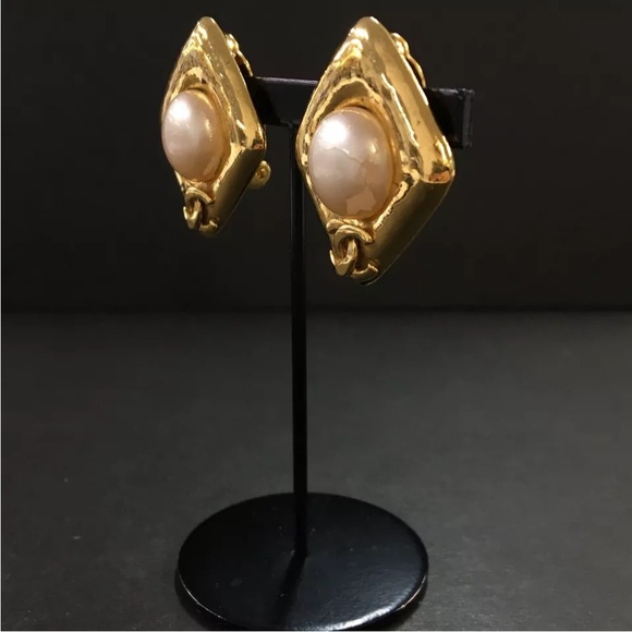 CHANEL CC Logo Pearl & Gold Tone Earrings - Picture 4 of 8